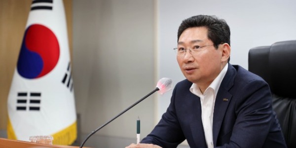 이상일 용인특례시장이 23일 영상회의실에서 국가산업단지 선정관련 후속대책 회의를 주재하고있다 (1).JPG