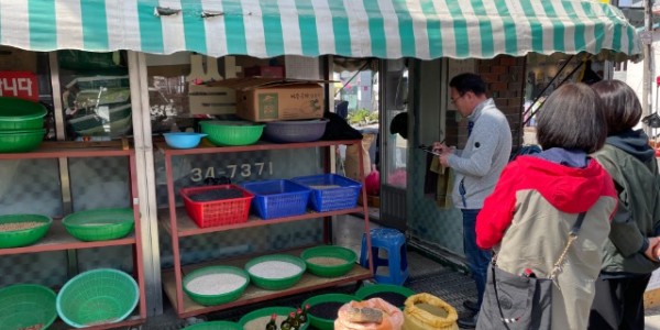 5-1. 용인특례시가 진행한 원산지 표기 지도점검 모습.jpg