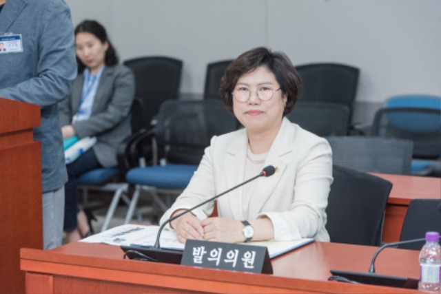 230421 이애형 의원, 경기도 헌혈 장려 조례 일부개정조례안 상임위 통과 (2).jpg