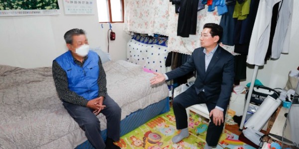 2-2. 3일 주거취약계층을 찾아 의견을 청취한 이상일 용인특례시장.jpg