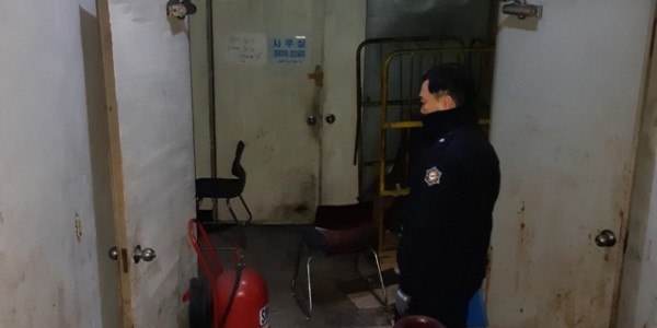 비상구 위반행위 단속.jpg