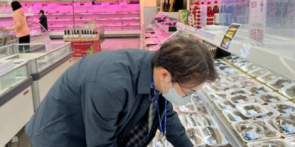 4-1. 용인특례시가 먹거리 안전 검사를 진행한 모습.jpg