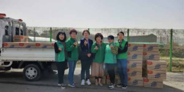 15. 12일 남사읍새마을부녀회가 이웃돕기를 위해 마련한 세제판매행사.jpg