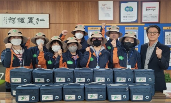 8. 처인구 포곡읍 지역사회보장협의체가 진행한 _시사는 하셨나요_ 사업에 참여한 위원들의 모습.jpg