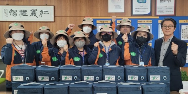 8. 처인구 포곡읍 지역사회보장협의체가 진행한 _시사는 하셨나요_ 사업에 참여한 위원들의 모습.jpg