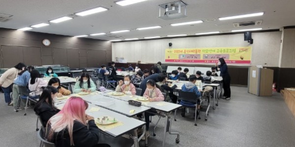 3-1. 용인시박물관이 진행하는 초등학생 대상 역사 체험 프로그램의 모습.jpg