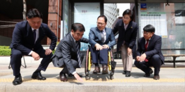 230418 보건복지위원회, 10cm 문턱 낮추는 것이 장애인에게는 변화의 시작 (1).jpg