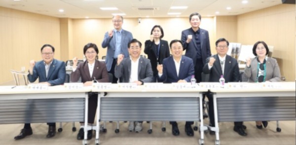 230420 이기형 의원, 대중교통연구포럼 3차 세미나 교통약자 이동권 집중토론-3.jpg