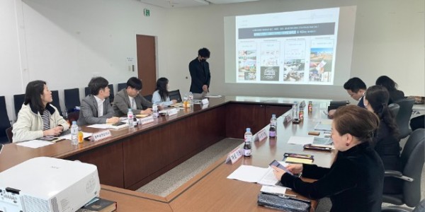 7. 용인특례시의 공원 안내사인 표준디자인 개발 용역 착수보고회 모습.jpeg