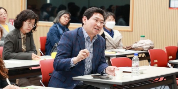 2-2. 2023년 용인시 올해의 책 작가 초청 강연회11.jpg