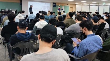 9. 기흥구는 26일 구청 다목적실에서 구성·상갈·상하동 민방위 대원 525명 대상으로 상반기 민방위 교육을 했다..jpg