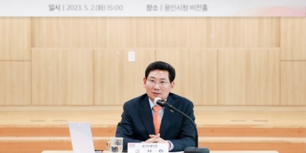 4-1. 2일 열린 용인청년정책조정위원회 위촉식에서 환영사를 하고 있는 이상일 용인특례시장.jpg