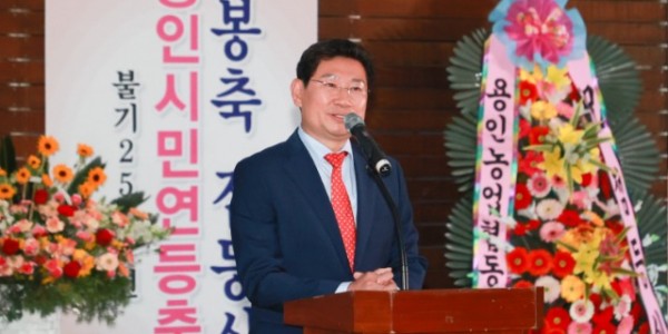 3-1. 이상일 용인특례시장이 3일 부처님오신날 봉축 점등식에서 축사를 하고 있다.jpg