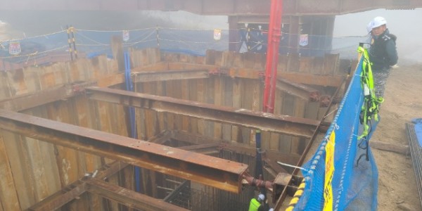 품질관리 컨설팅반이 은현－봉암 도로현장(양주) 봉암교 교각 기초부 레미콘 타설 확인.jpg