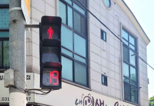 6. 기흥구가 보행량이 많은 6곳에 보행신호등 적색잔여시간 표시기를 설치했다고 11일 밝혔다..jpg
