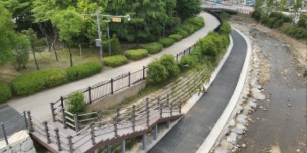 6-1. 용인특례시가 기흥구 마북천 산책로의 단절구간을 연결했다.jpg