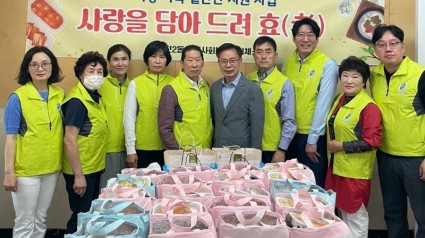 죽전2동 지역사회보장협의체가 맞춤형 반찬지원에 앞서 기념촬영을 하고 있다.jpeg