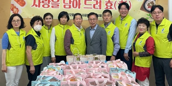 죽전2동 지역사회보장협의체가 맞춤형 반찬지원에 앞서 기념촬영을 하고 있다.jpeg