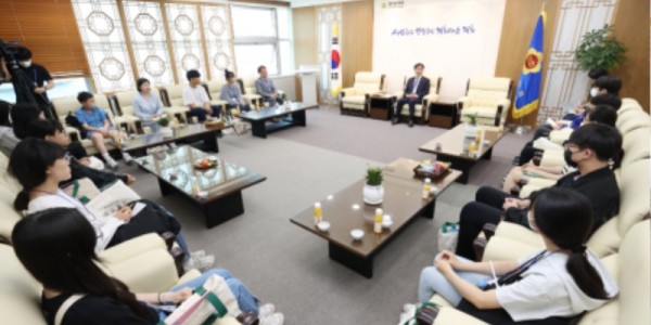 230525 염종현 의장, 25일 경기지역 청소년들과 대화...청소년 정책 등 교육현안 폭넓게 논의v1 (2).jpg