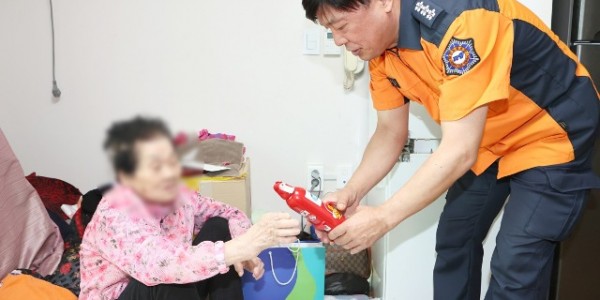 조선호 본부장- 주택용소방시설 설치봉사.JPG