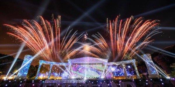 3-1. 용인특례시가 ‘용인특례시 장애인 행복주간’을 운영한다. 사진은 불꽃놀이를 벌이는 에버랜드 광경..jpg