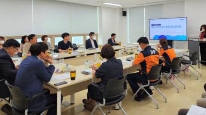 4. 용인특례시는 지난 1일 기흥구 치매안심센터 늘봄실에서 정신 응급 상황에 대비하고 유관 기관 간 협력체계 강화를 위해 ‘정신응급대응 협의체’ 회의를 개최했다..jpg