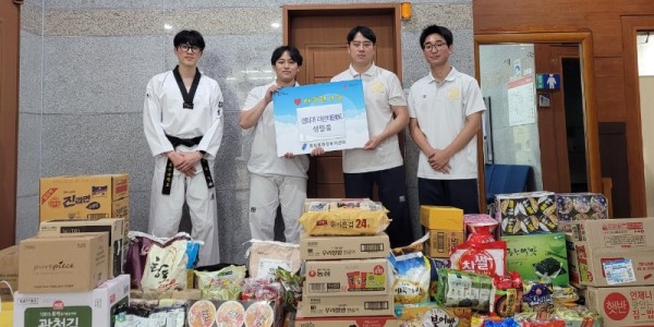 3. 동천동 라온태권도에서 어려운 이웃을 위한 생필품을 기탁했다.jpg