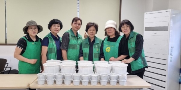5. 동백2동 새마을부녀회가 지난 7일 나눔봉사 활동을 했다..jpg