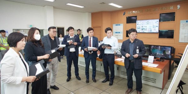 20230609 용인특례시의회 경제환경위원회, 용인레스피아 축산동 분뇨처리시설 방문(1).jpg