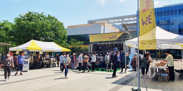 ‘경기 문화누리카드 찾아가는 문화서비스’ 누구나 누리는 문화놀이터, 누리터 운영 현장-수원시 권선구청 광장.jpg