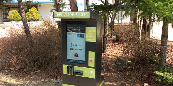 2. 용인특례시가 올해 말까지 미세먼지중점관리 지역에 10대를 설치할 예정인 _도시재이용수공급기_.jpg