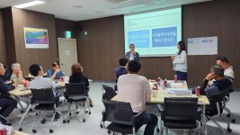 6-1. 지난 4월 처인구 양지면 주민들이 주민자치학교에 참여해 토론을 하고 있다.jpg