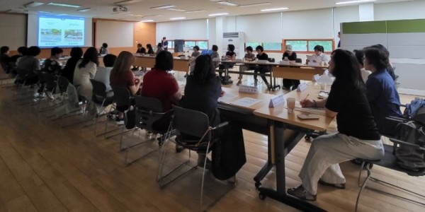 14. 수지구가 풍덕천1동 통장들을 대상으로 장애인전용주차구역 준수 캠페인을 진행했다.jpg