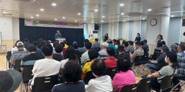 6. 서농동 단체장협의회가 26일 두근두근 걷기 챌린지 추첨식을 열어 상품을 증정했다..jpg