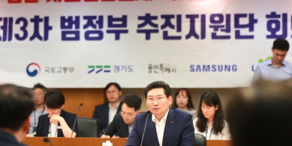 10-4. 용인 첨단 시스템반도체 국가산단 성공을 위한 제3차 범정부 추진지원단 회의에서 발언하고 있는 이상일 용인특례시장.jpg