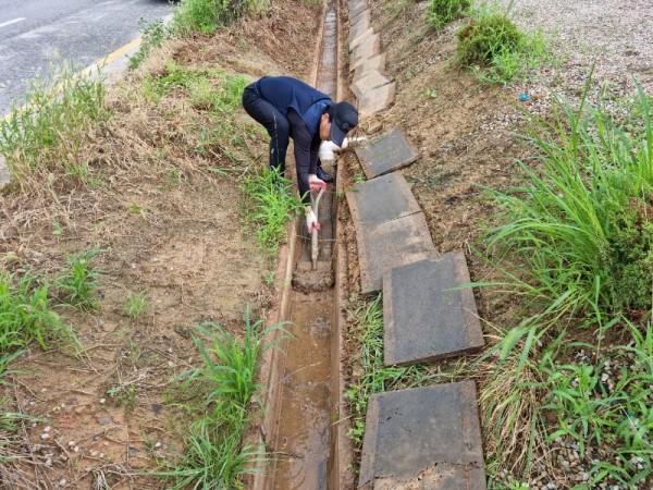 호우대비 화상병 예방(개인별 배수로 정비 사례).jpeg