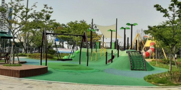 1-1. 이번 감사에서 참신한 아이디어로 시민 편의를 높인 우수 사례로 선정된 공세동 마을놀이터.jpg