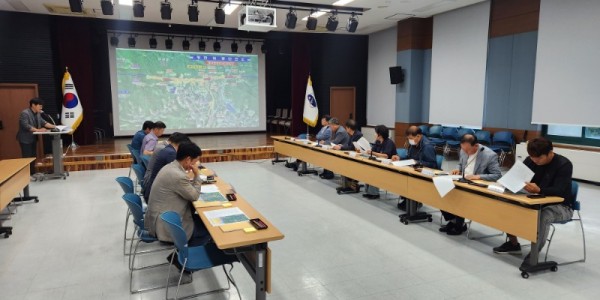 2. 용인특례시가 지난 14일 원삼면 행정복지센터에서 세종-포천 고속도로 시설물 명칭에 대한 의견 수렴을 위해 주민 간담회를 열었다.jpg