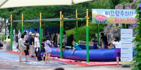 4. 용인특례시가 농업기술센터 농촌테마파크 물놀이장을 22일 개장한다. 사진은 지난해 운영했던 모습..JPG