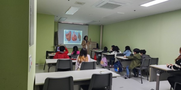 4. 용인특례시가 운영하는 평생학습 _세세세학교_ 교실의 모습.jpg