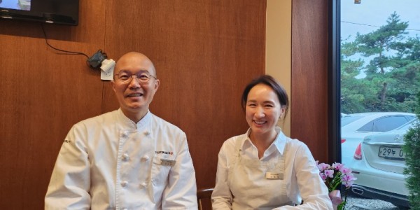 3. 3년 동안 이웃나눔을 실천하고 있는 고기리막국수 김윤정, 유수창 공동대표.jpg