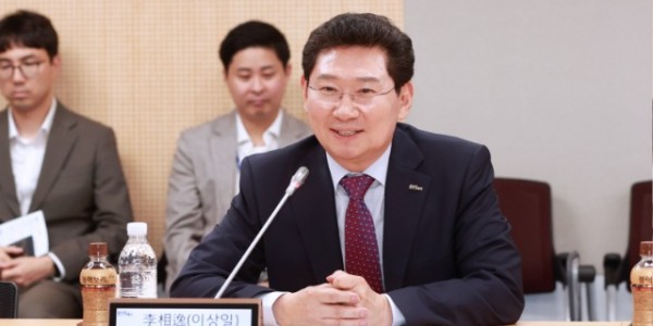 6-1. 이상일 용인특례시장이 지난 17일 중국 태안시와 국제우호협력 강화 협약식에서 인사말을 하고 있다.jpg