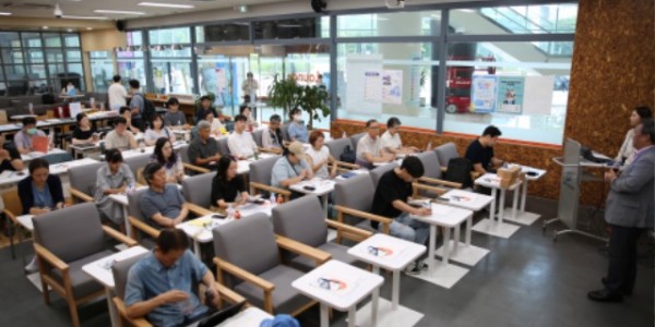 [사진자료]1부 온라인 마케팅 강연.jpg