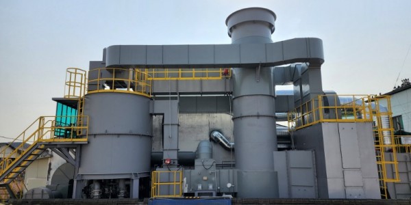 용인특례시가 소규모사업장 방지시설 설치 지원사업에 참여할 사업장을 모집한다. 사진은 사업 참여 사업장인 동성산업에 설치된 축열식 연소장치..jpg