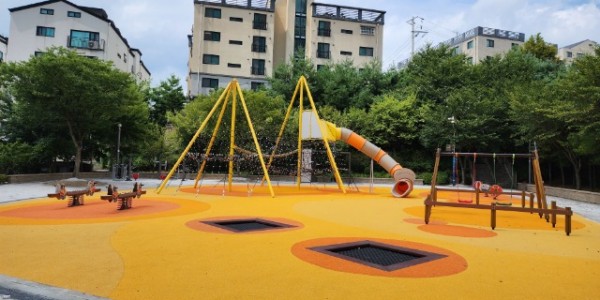 1-1. 용인특례시가 정비공사를 마친 새둥지어린이공원..jpg