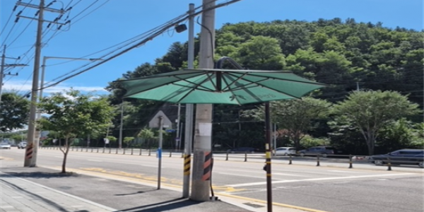 5. 용인특례시 처인구가 무더위로 인한 피해를 방지하기 위해 설치를 확대한 그늘막.png