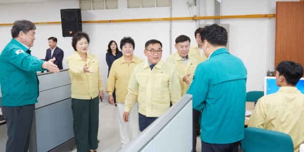 20230823 용인특례시의회 의장단, 2023 을지연습 유관기관 격려 방문(1)-용인시청 을지훈련 상황실.jpg