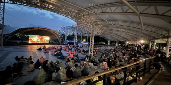 8. 동백2동 주민자치위원회가 25일과 26일 동백호수공원 야외 무대에서 피크닉 영화제를 개최했다..jpg