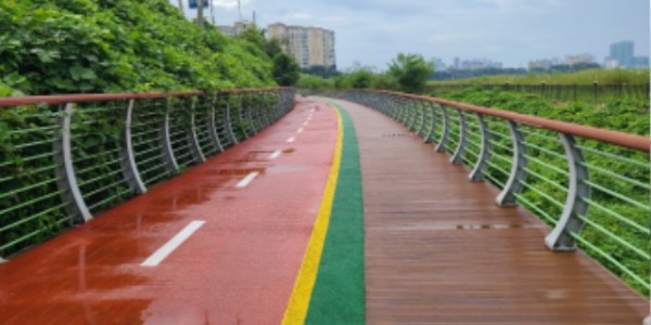 5. 용인특례시가 기흥저수지 보행환경을 개선하는 정비사업을 마무리했다..JPG