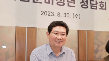 12-1. 지난 30일 이상일 용인특례시장이 지역 내 거주 중인 자립준비청년들을 만나 꿈을 응원하고 진심이 담긴 조언을 건냈다..JPG